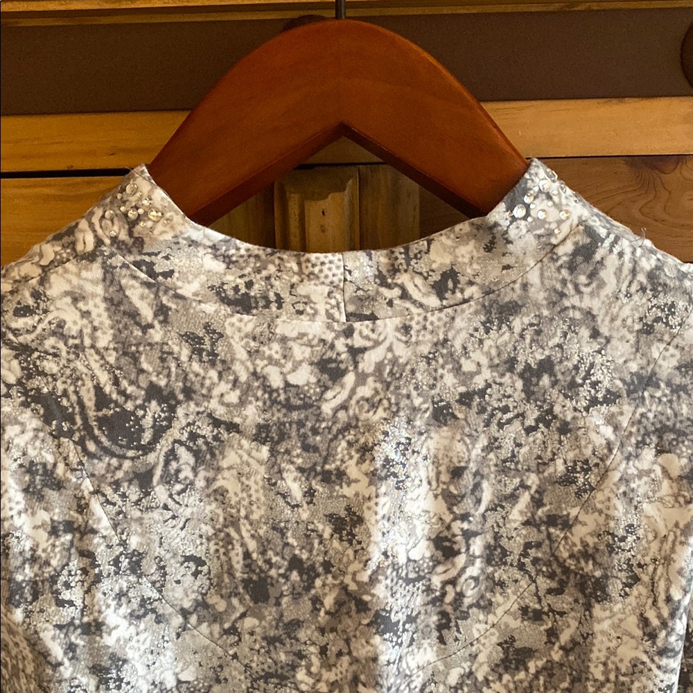 Ruby Rd. Gray and White Patterned Top - Picture 10 of 13